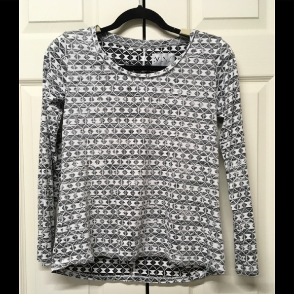 Black and white knit top. - Picture 1 of 4